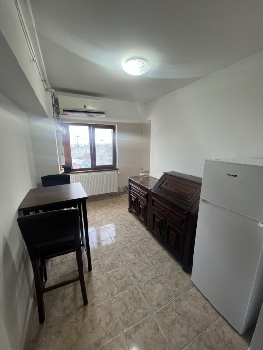 Garsoniera spațioasă, Ultracentral