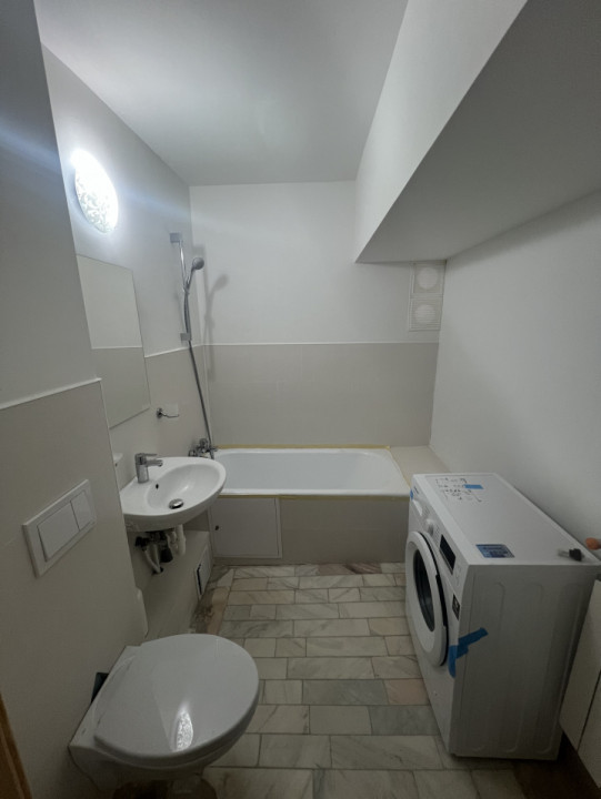 Garsoniera spațioasă, Ultracentral