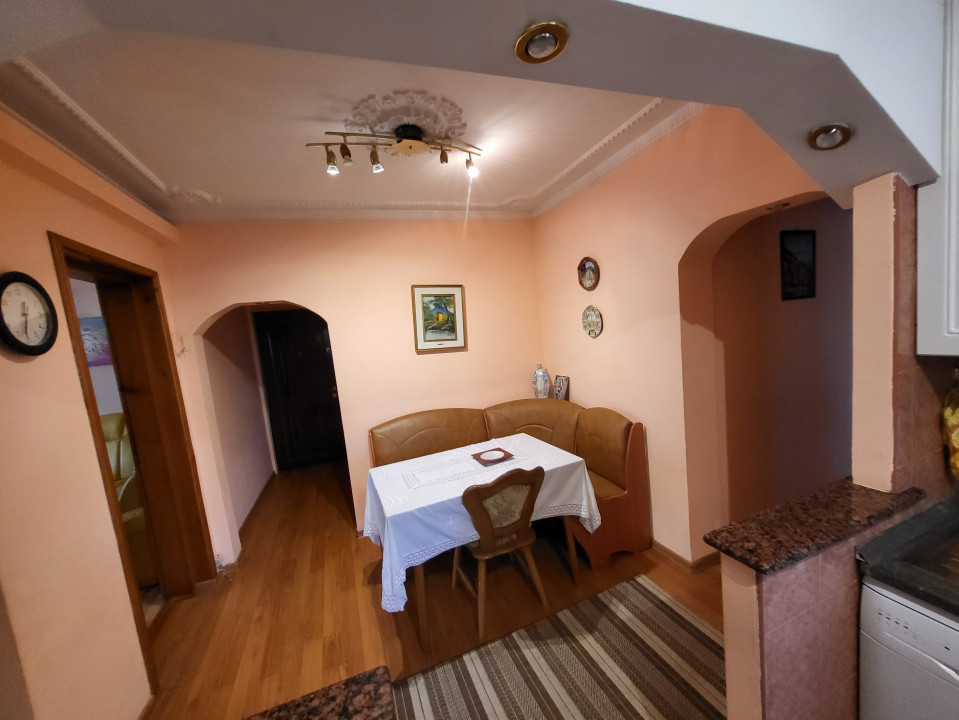 Apartament de inchiriat 3 camere Cornisa