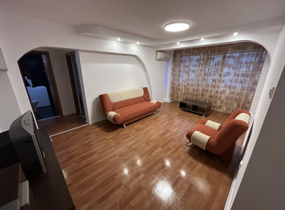Spre închiriere apartament 3 camere 