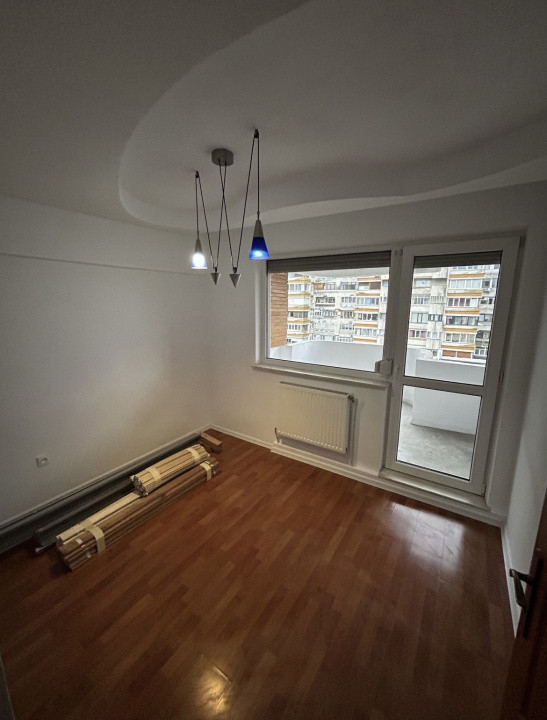 Spre închiriere apartament 3 camere 