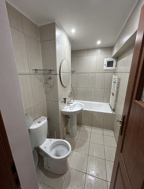 Spre închiriere apartament 3 camere 