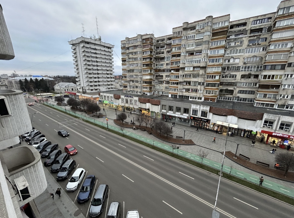 Spre închiriere apartament 3 camere 