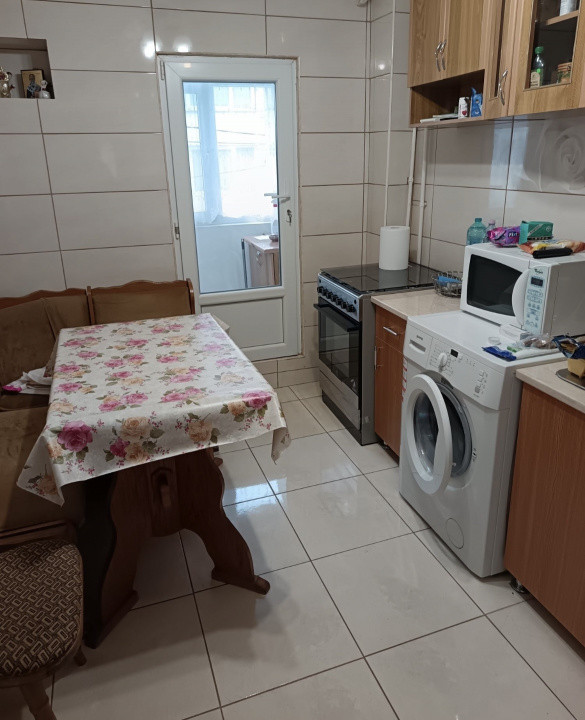 Apartament 3 camere decomandate – Cartier URA 