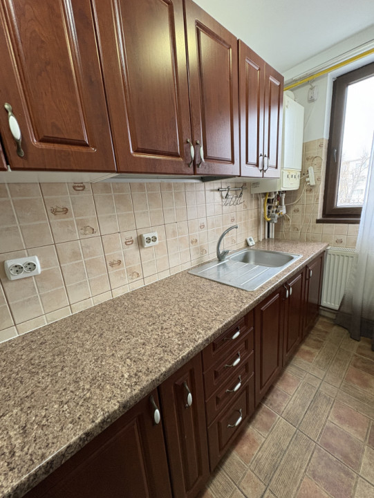 Apartament modern de închiriat – poziționare centrală