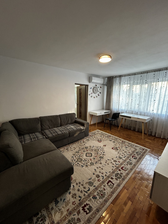 Apartament modern cu 3 camere de închiriat – Zona Milcov