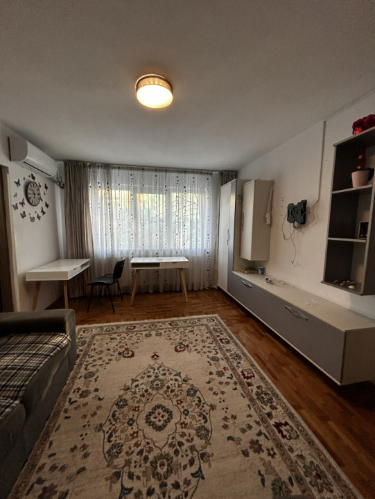 Apartament modern cu 3 camere de închiriat – Zona Milcov