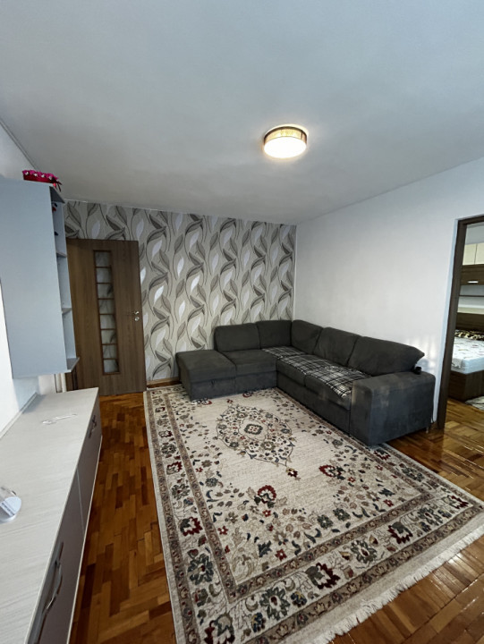 Apartament modern cu 3 camere de închiriat – Zona Milcov