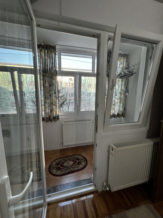 Apartament modern cu 3 camere de închiriat – Zona Milcov