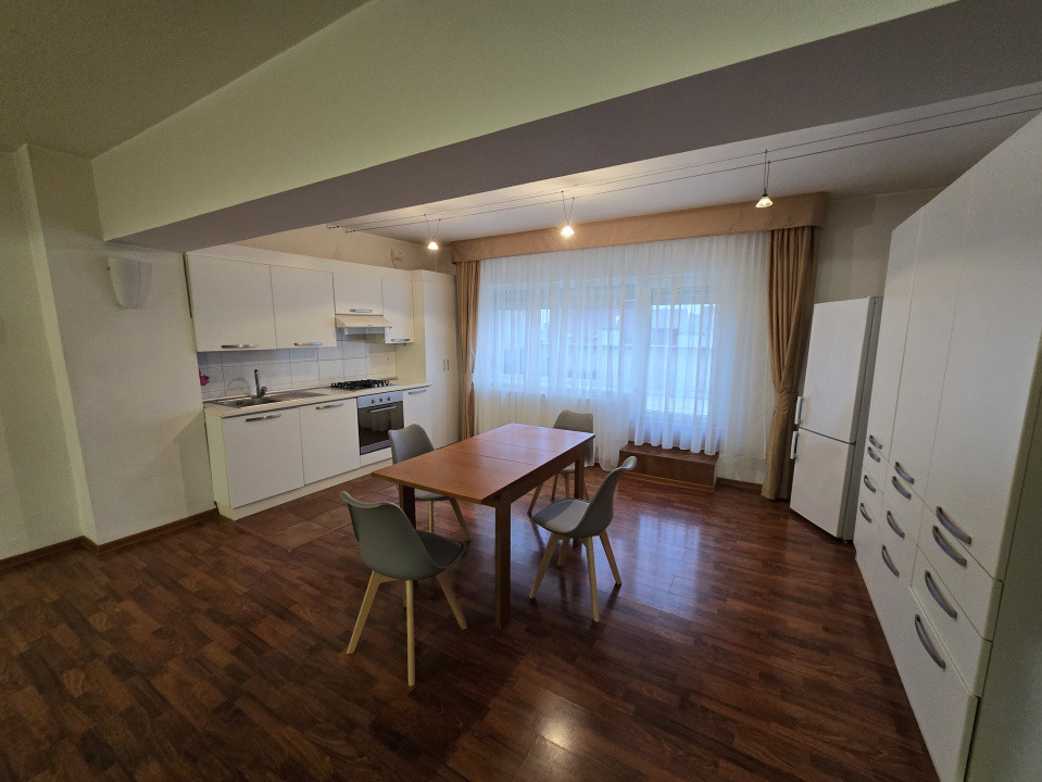 Apartament la inaltime, de inchiriat