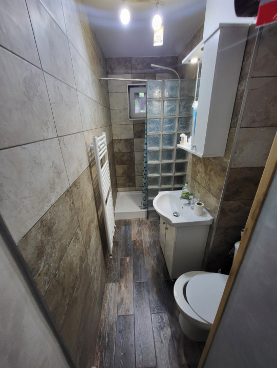 Apartament 2 camere, et 1, de vânzare 