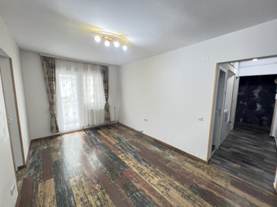 Apartament 2 camere, et 1, de vânzare 