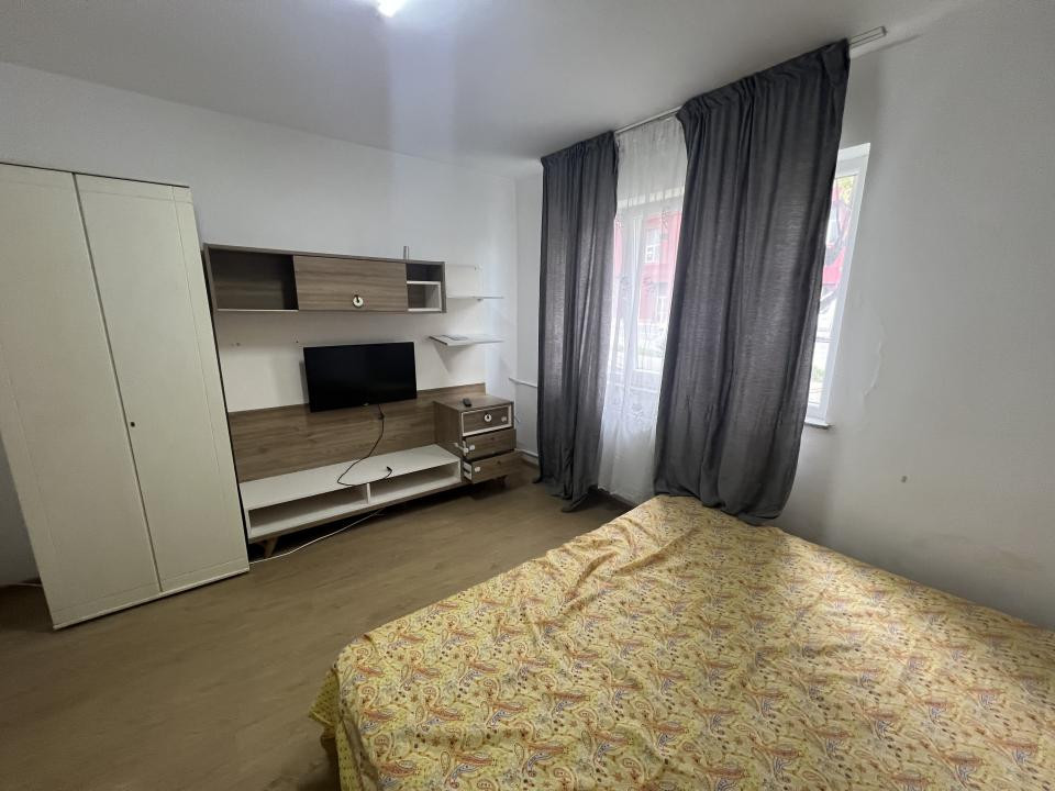 Garsonieră renovată, zona Insula 