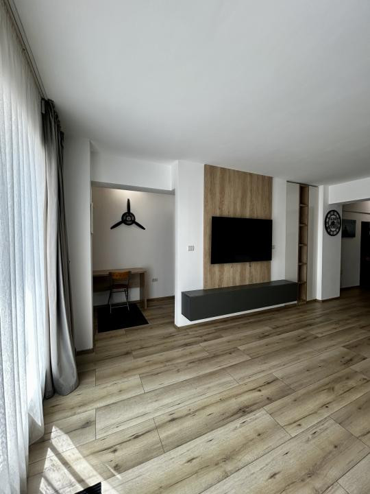 Penthouse Exclusiv cu Terasă Panoramică și Vedere la Lac 