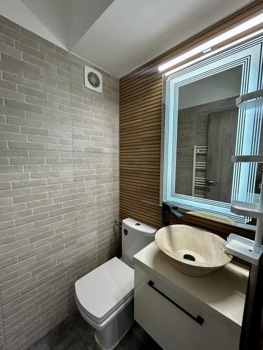 Penthouse Exclusiv cu Terasă Panoramică și Vedere la Lac 