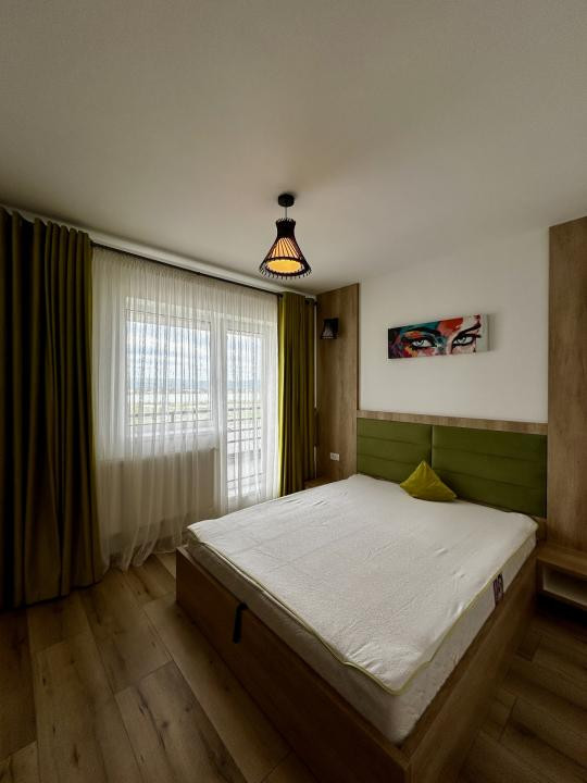 Penthouse Exclusiv cu Terasă Panoramică și Vedere la Lac 