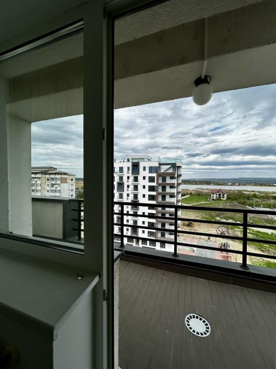 Penthouse Exclusiv cu Terasă Panoramică și Vedere la Lac 