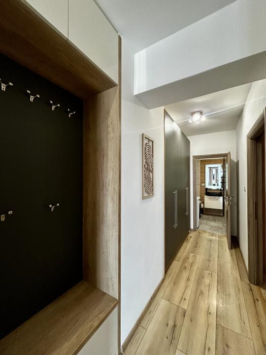 Penthouse Exclusiv cu Terasă Panoramică și Vedere la Lac 