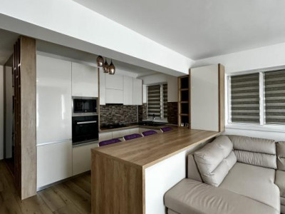 Penthouse Exclusiv cu Terasă Panoramică și Vedere la Lac 