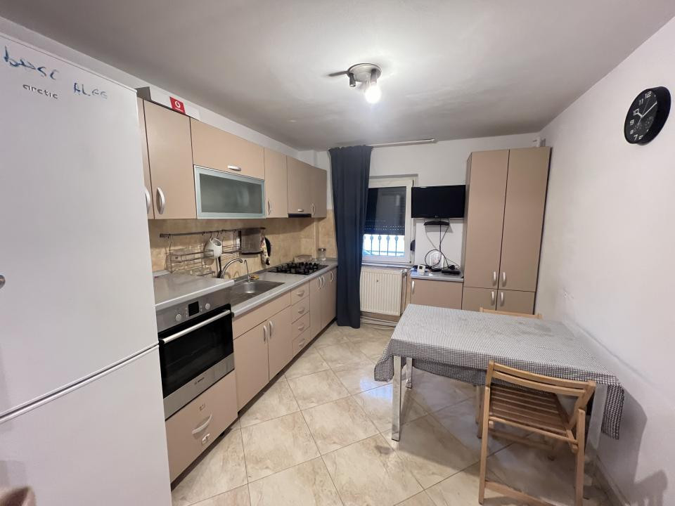 Apartament 3 camere, decomandate, Nord