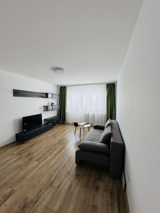 Închiriez apartament 2 camere.