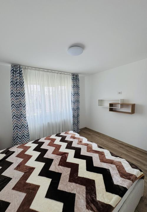 Închiriez apartament 2 camere.