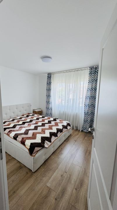 Închiriez apartament 2 camere.