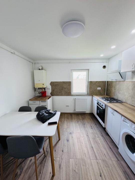 Închiriez apartament 2 camere.
