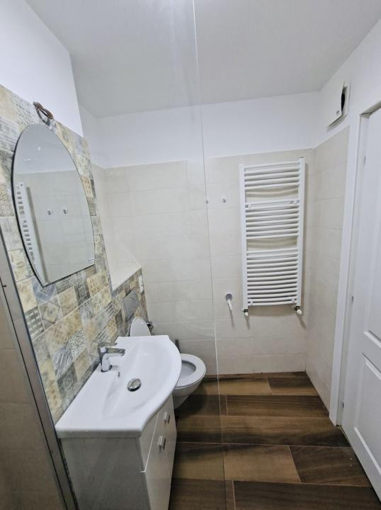 Închiriez apartament 2 camere.