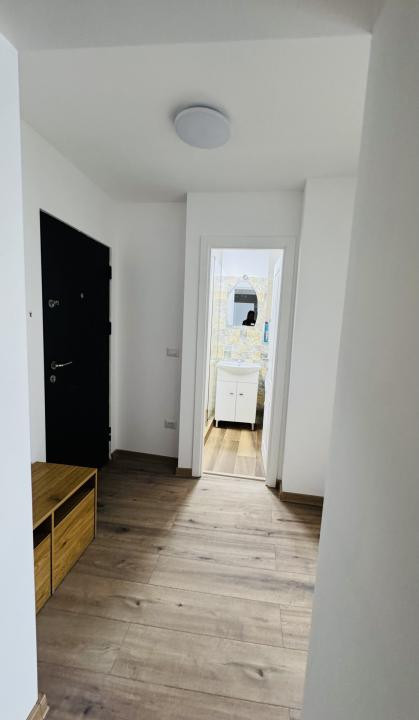 Închiriez apartament 2 camere.