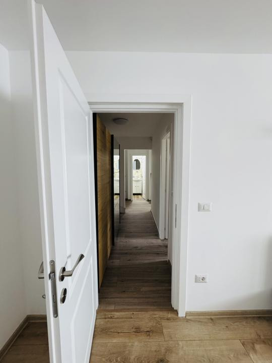 Închiriez apartament 2 camere.
