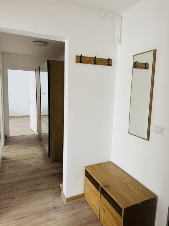 Închiriez apartament 2 camere.