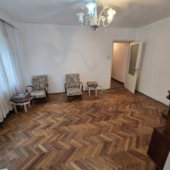 Apartament cu 2 camere, parter
