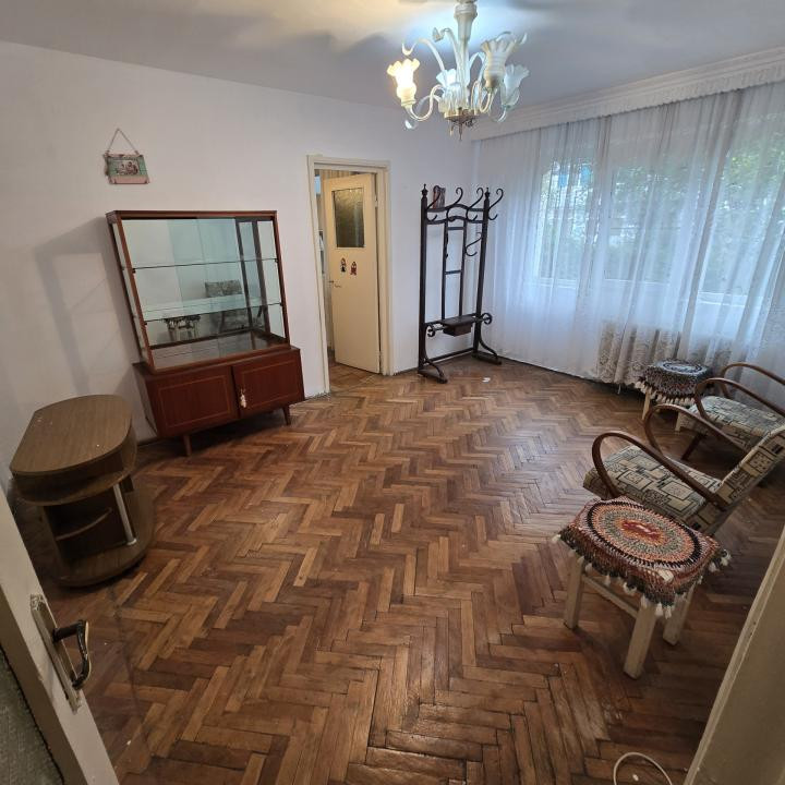 Apartament cu 2 camere, parter