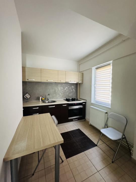 De închiriat – Apartament spațios și luminos