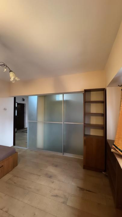 Se închiriază apartament ultracentral.