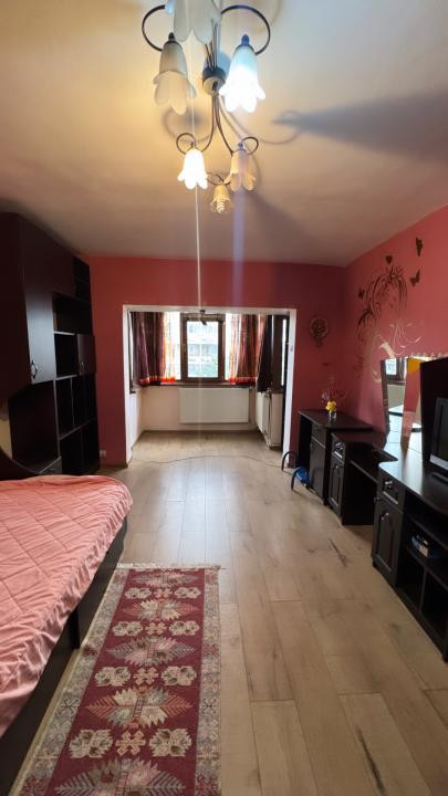 Se închiriază apartament ultracentral.