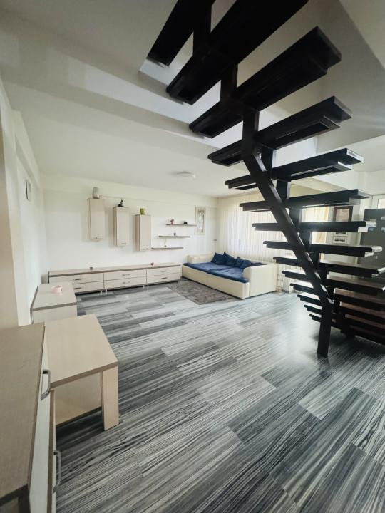 Se vinde- Apartament 3 camere tip duplex . 