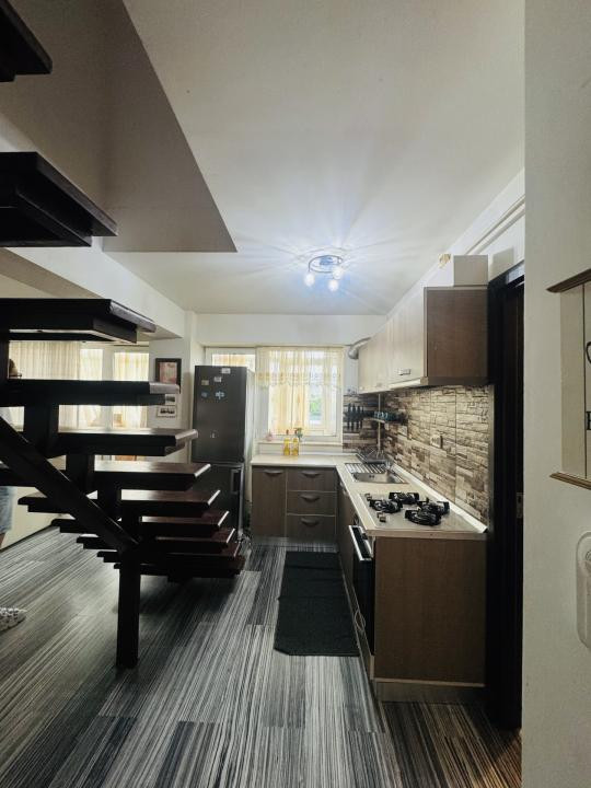 Se vinde- Apartament 3 camere tip duplex . 