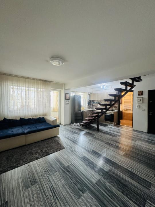 Se vinde- Apartament 3 camere tip duplex . 