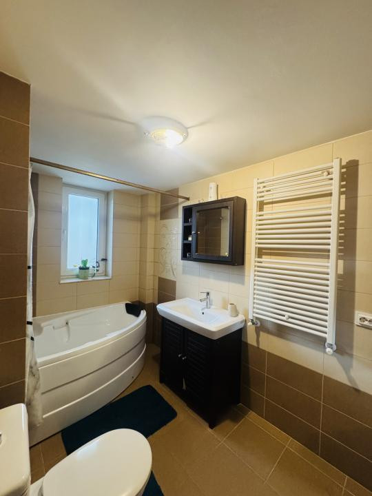 Se vinde- Apartament 3 camere tip duplex . 