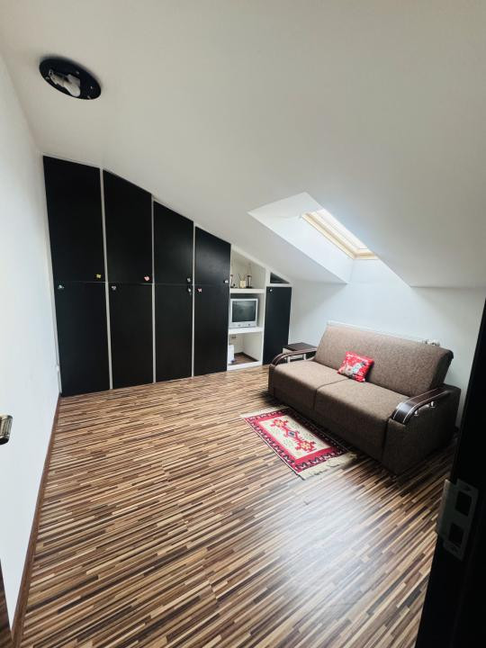 Se vinde- Apartament 3 camere tip duplex . 