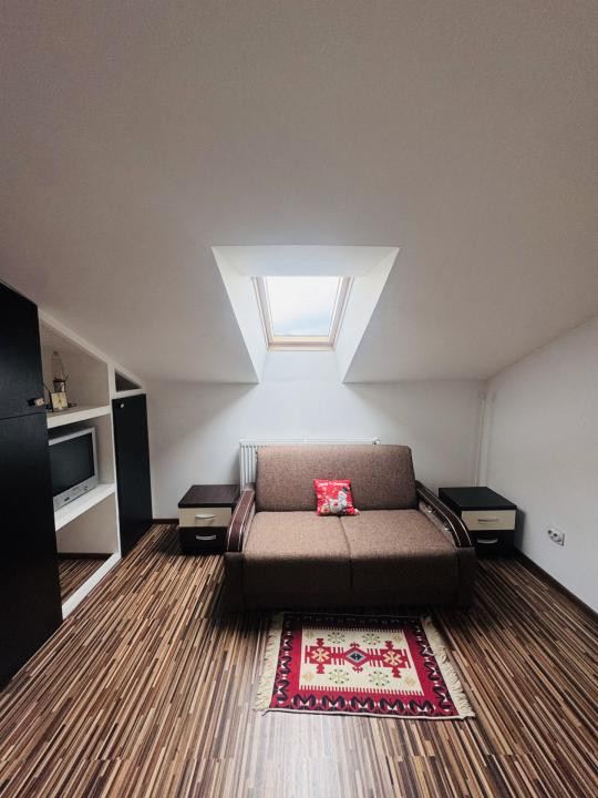 Se vinde- Apartament 3 camere tip duplex . 