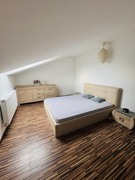 Se vinde- Apartament 3 camere tip duplex . 