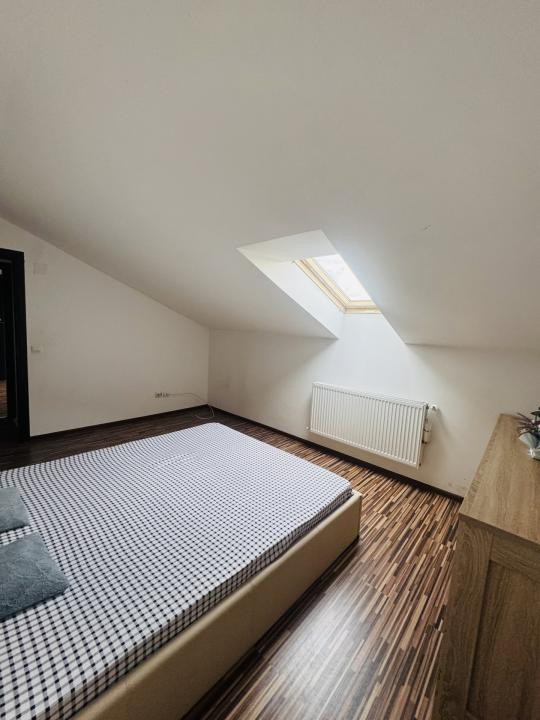 Se vinde- Apartament 3 camere tip duplex . 