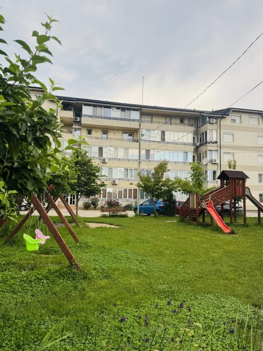 Se vinde- Apartament 3 camere tip duplex . 
