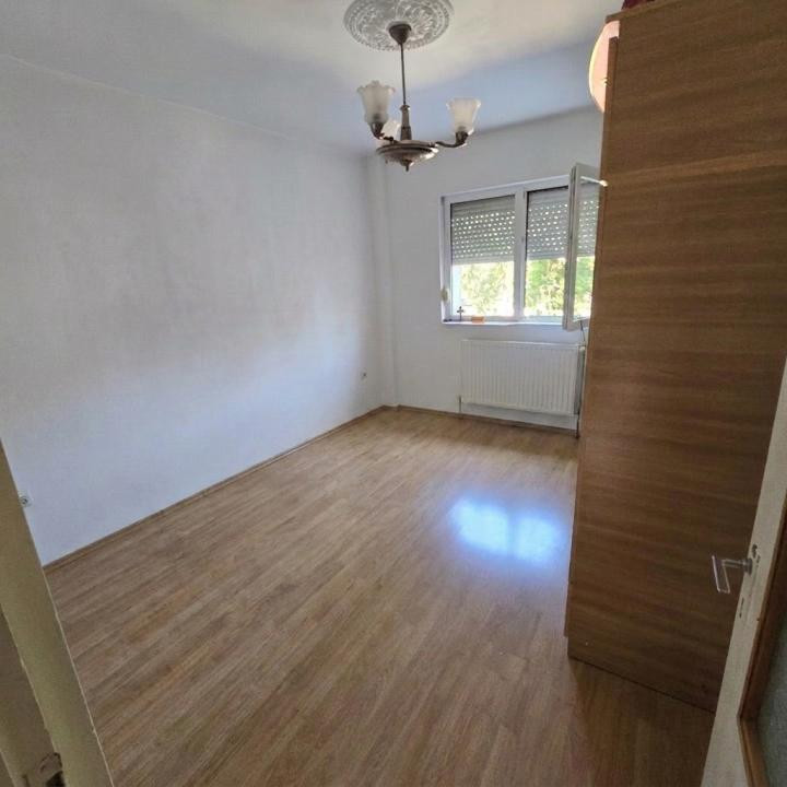 Vânzare | Apartament 4 camere decomandate 