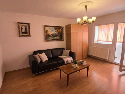 Vânzare | Apartament 4 camere decomandate 