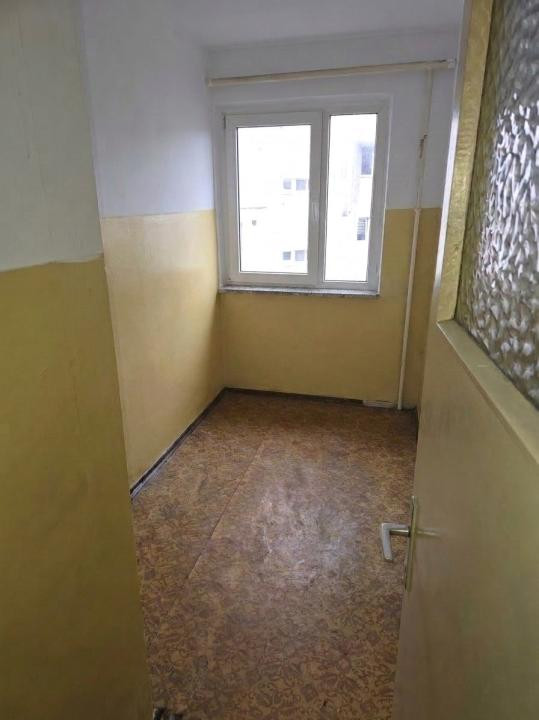 Vand apartament la pret de garsoniera