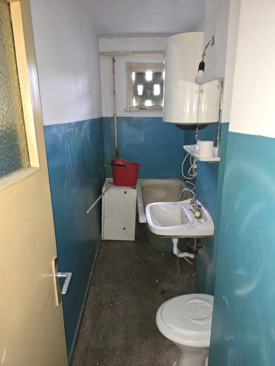 Vand apartament la pret de garsoniera